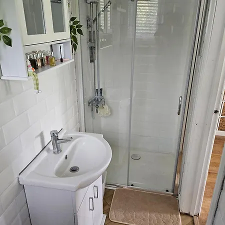 Remarkable 1-Bed Cabin In Dunmow Great Dunmow Exterior photo