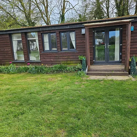 Remarkable 1-Bed Cabin In Dunmow Great Dunmow Exterior photo